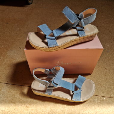 Manebi Sandale hellblau