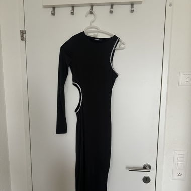 Kleid mit Cutout