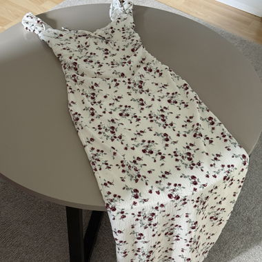 Bershka Blumenkleid
