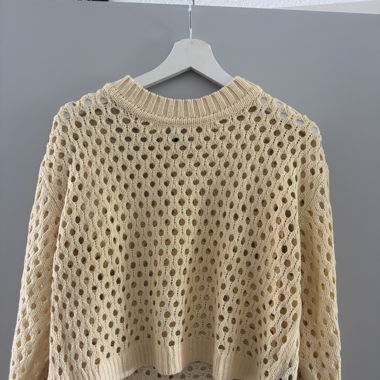 Pull à trou façon crochet 