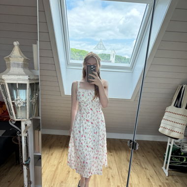 Weisses Blumen Sommerkleid mit Taschen