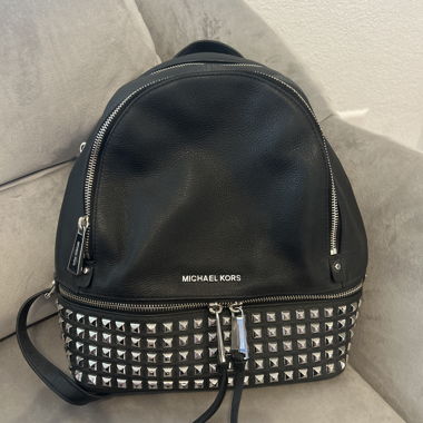 Michael Kors Rucksack mit Nieten