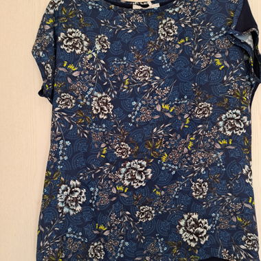 Navy floral top