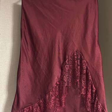 Jupe en satin avec dentelle