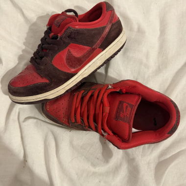 Nike SB Dunk Low cherry