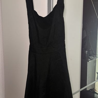 Abito nero con spalline (1XL)