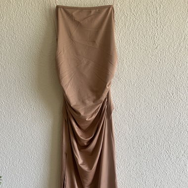 Sommer Kleid mit Detail am Rücken