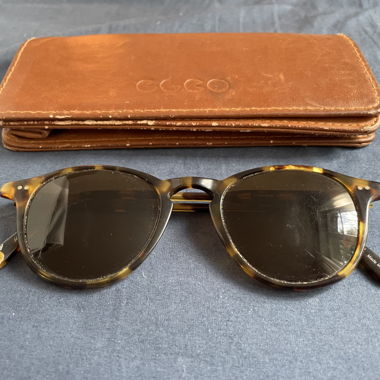 Occhiali da sole rotondi con astuccio di Garrett Leight