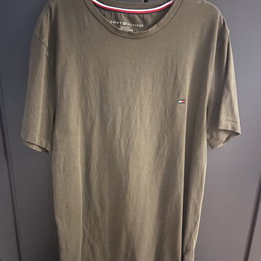 TOMMY HILFIGER T-shirt