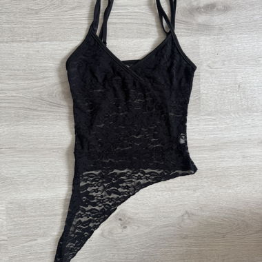Top Asimmetrico in Pizzo Nero