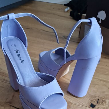 Lila Heels