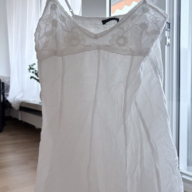Robe en dentelle blanche