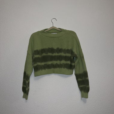 Green cropped jumper