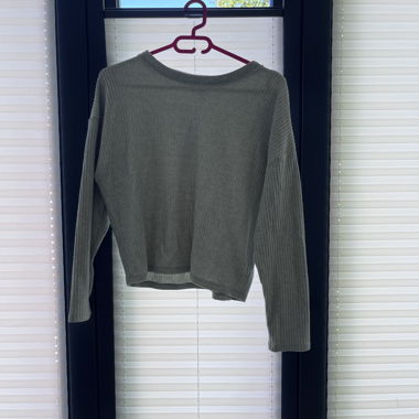 Grauer Ribbed Pullover