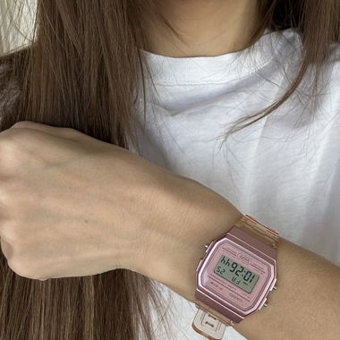 Digitale Casio-Uhr rosa