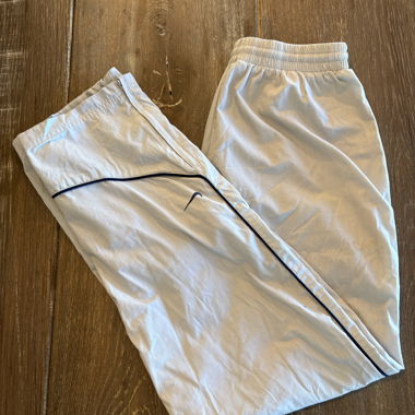 Pantaloni della tuta Nike grigi, vestibilità baggy