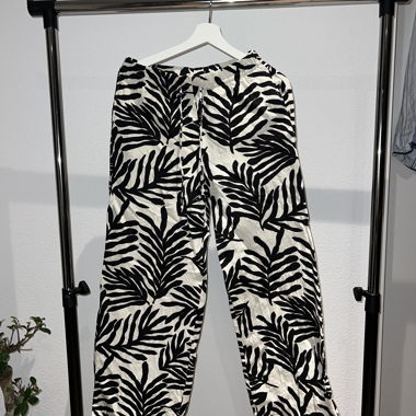 Pantaloni in misto lino H&M con motivo a foglie