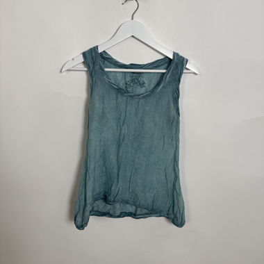 Blaues ärmelloses Top