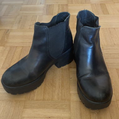 Schuhe aus Leder 