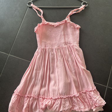 Rosa Sommerkleid mit Trägern
