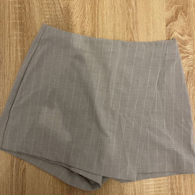 Grau gestreifter Jupe-Short FB Sister XS