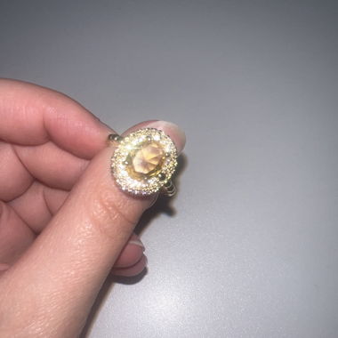Anello con pietra gialla