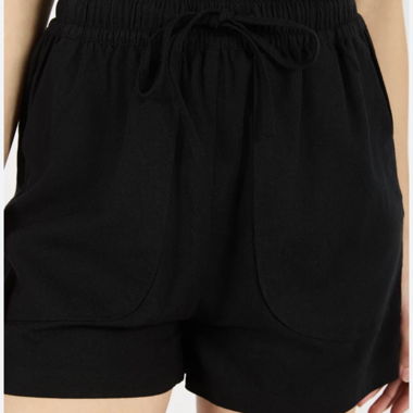 Short neri di Jacqueline de Yong
