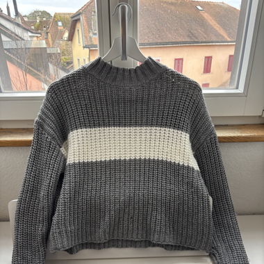 Pull en maille avec bande blanche 