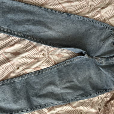 Jeans aus blauem Denim