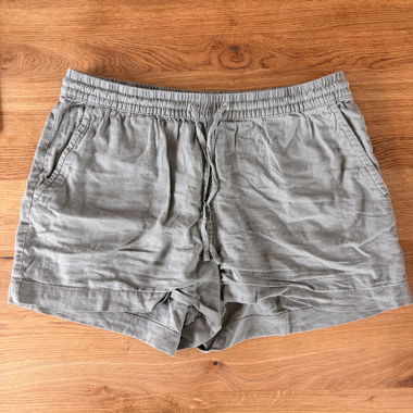 Pantaloncini in lino verdi