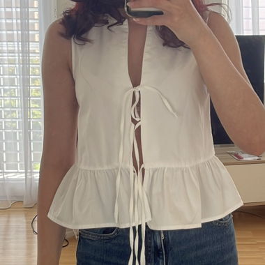 Weisse Schnuer-Top Bluse