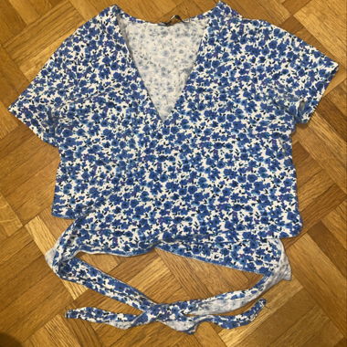 Top cache-coeur fleuri bleu
