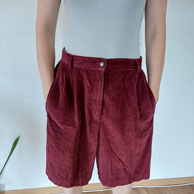 Kurze Cordhose