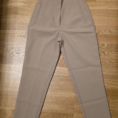 Pantaloni in tessuto beige Zara