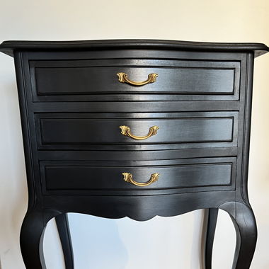 Vintage Kommode, vom Designer neu bemalt