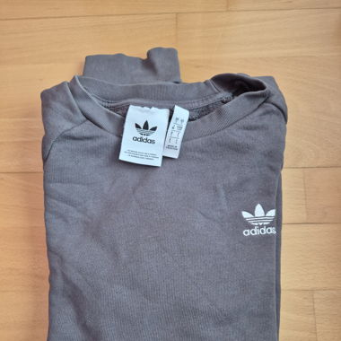 Grauer Adidas pullover