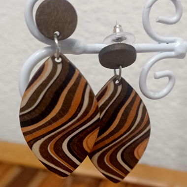 Nouvelles boucles d’oreilles en bois