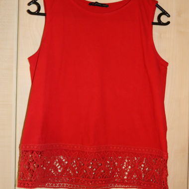Top con pizzo