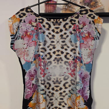 Top con stampa leopardo e fiamme