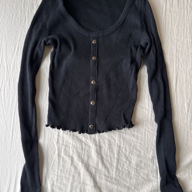 Schwarzes langarmshirt cropped