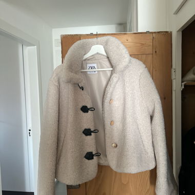 Zara Jacke