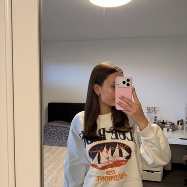 Felpa Bershka con girocollo grafica