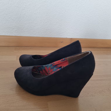 CUBE Platform Pumps Black