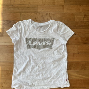 Levi's White T-Shirt