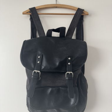 YOURTURN Backpack in Black