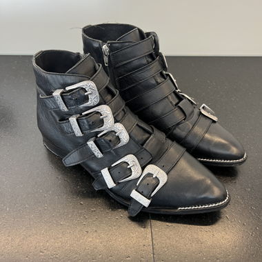 Bottines noires à boucles Topshop