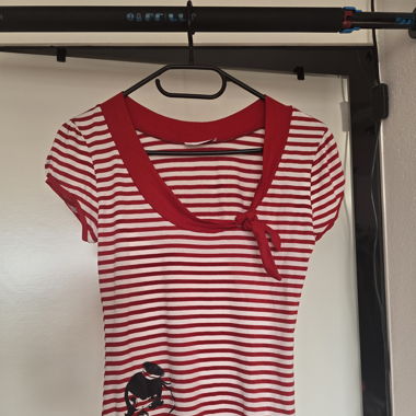 Top à rayures rouge