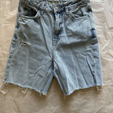 Lichtblaue Denim-Shorts