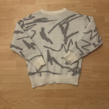 Pull beige avec motif gris