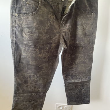 Pantaloni verdi con stampa